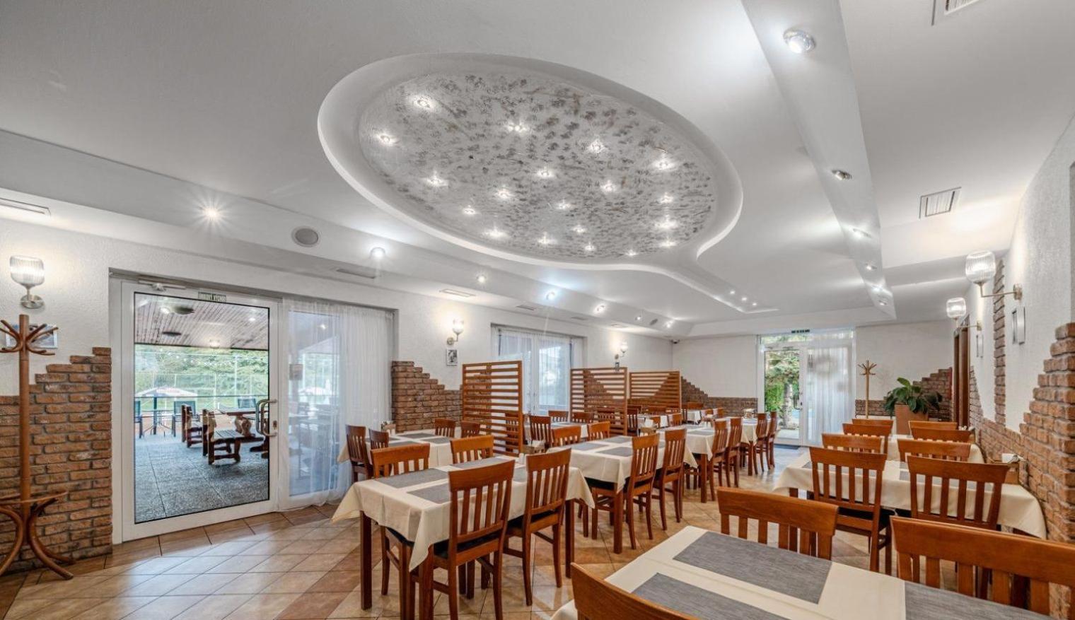 Raketa Residence, Restaurant & Hotel Prievidza Exterior foto